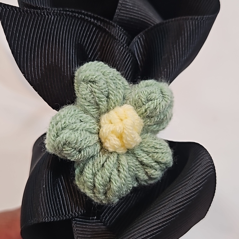 Hand Crafted Black Bow Hairband Hand Knit Crochet Green Puffy Flower Feminine - Picture 9 of 17